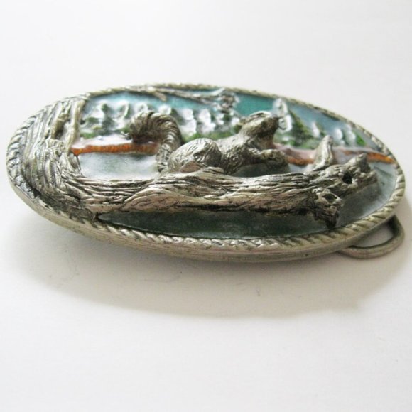 Fun vintage retro belt buckle of a squirrel in the woods - Picture 2 of 3